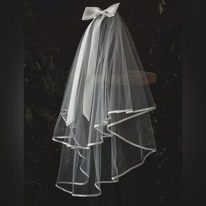 Stunning Sheer Bridal Veil with Satin Trim and Bow 💗💗 NWT